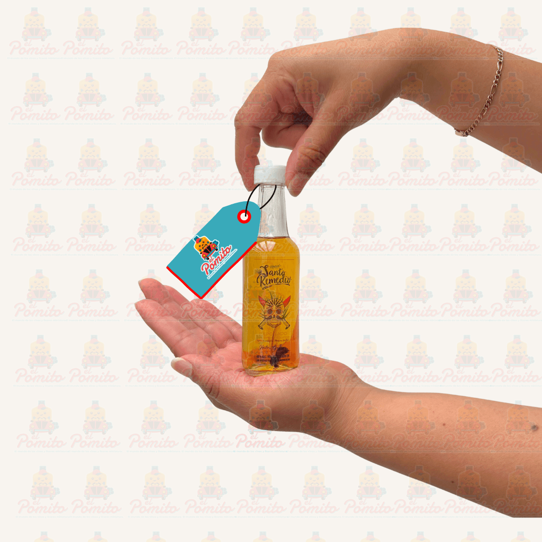 Mini Mezcal Santo Remedio Reposado con Hormiga Chicatana 50 ml.